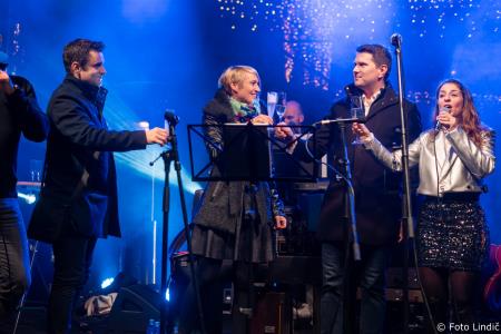 V novo leto stopili skupaj z ansamblom Galop (8)